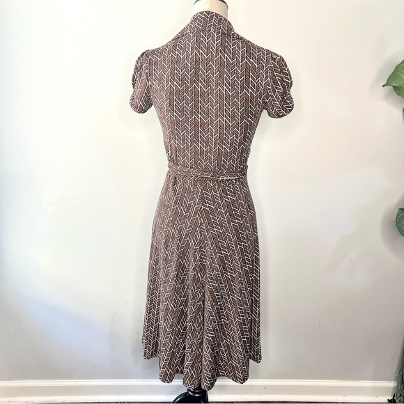 BCBGMaxAzria Wrap Midi Dress size XS cap pleated sleeves chevron modern print - Picture 5 of 10